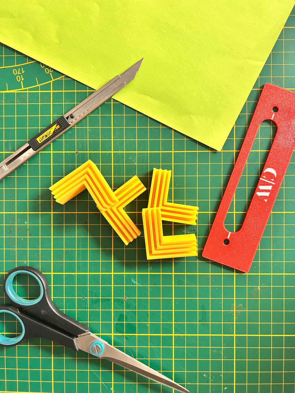 90° Eckverbindungstool für Graupappe & Papier – Präzise Bastelhilfe