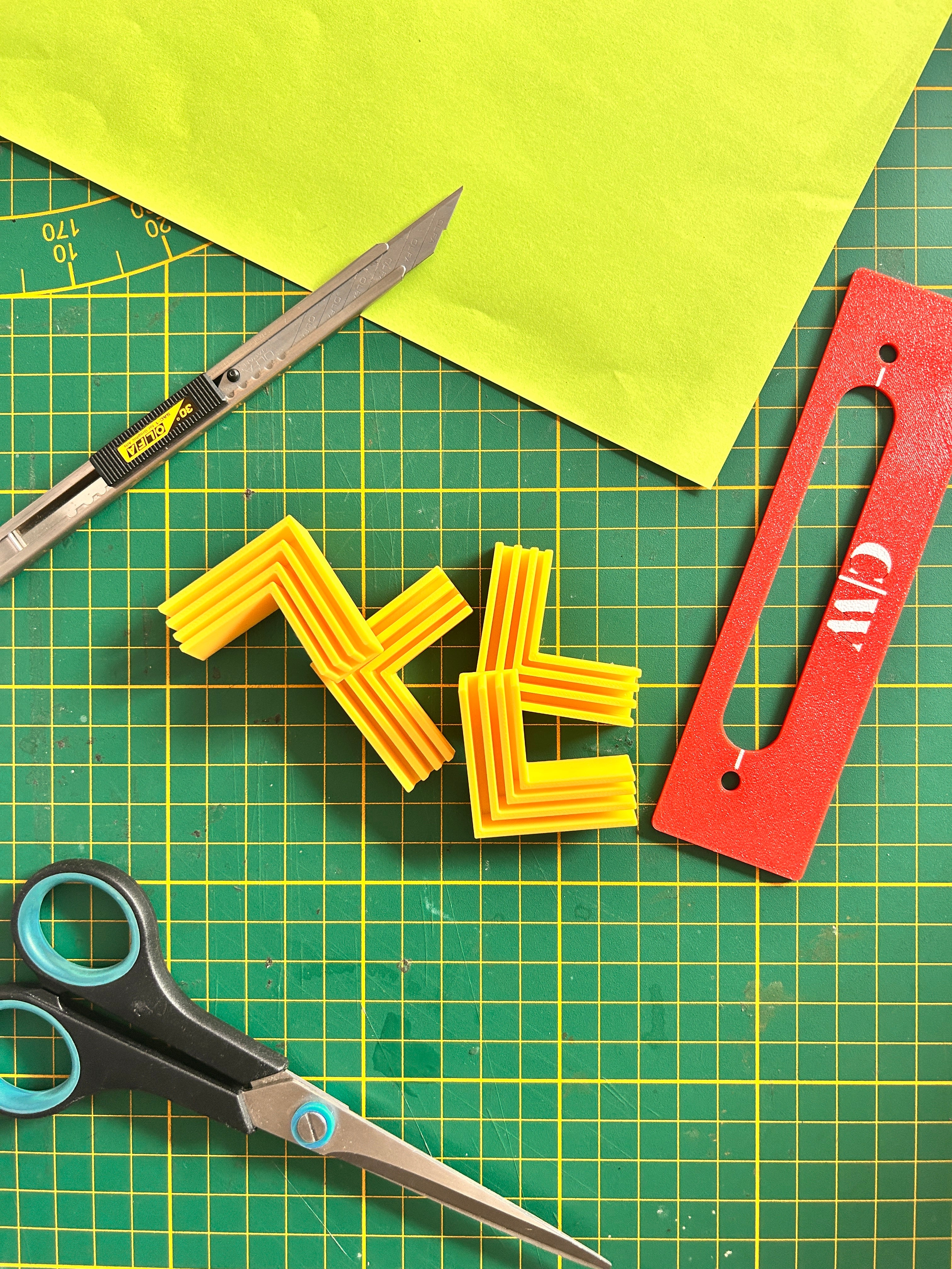 90° Eckverbindungstool für Graupappe & Papier – Präzise Bastelhilfe